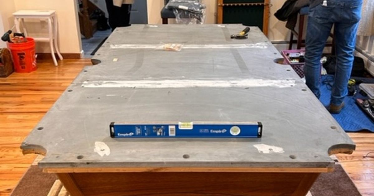 Leveling the slate to make sure it smooth