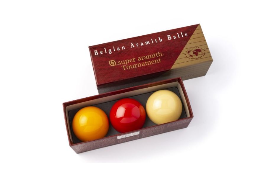 A standard carom billiards set has 3 balls