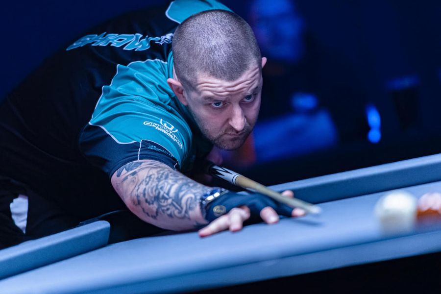 Scottish player Jayson Shaw is currently the Straight Pool world record holder with 669 balls (BCA certified).